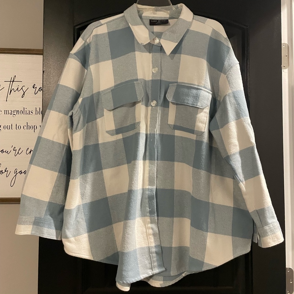 Ladies very soft flannel on very good condition. Size 18/20